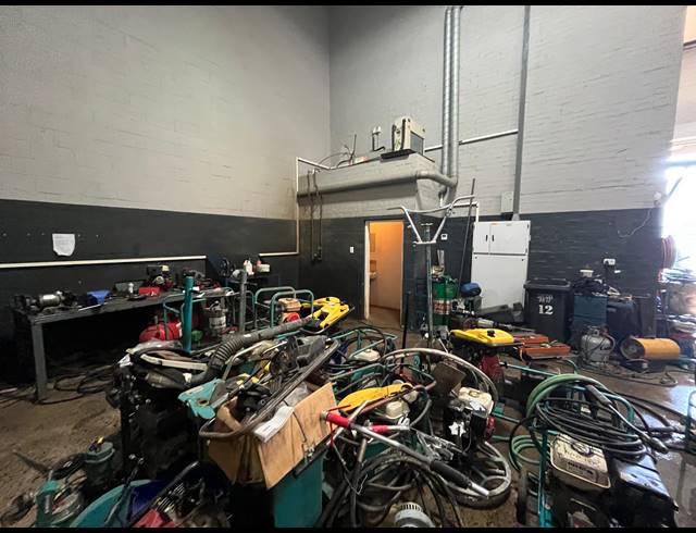 302M² WAREHOUSE TO LET IN STIKLAND INDUSTRIAL